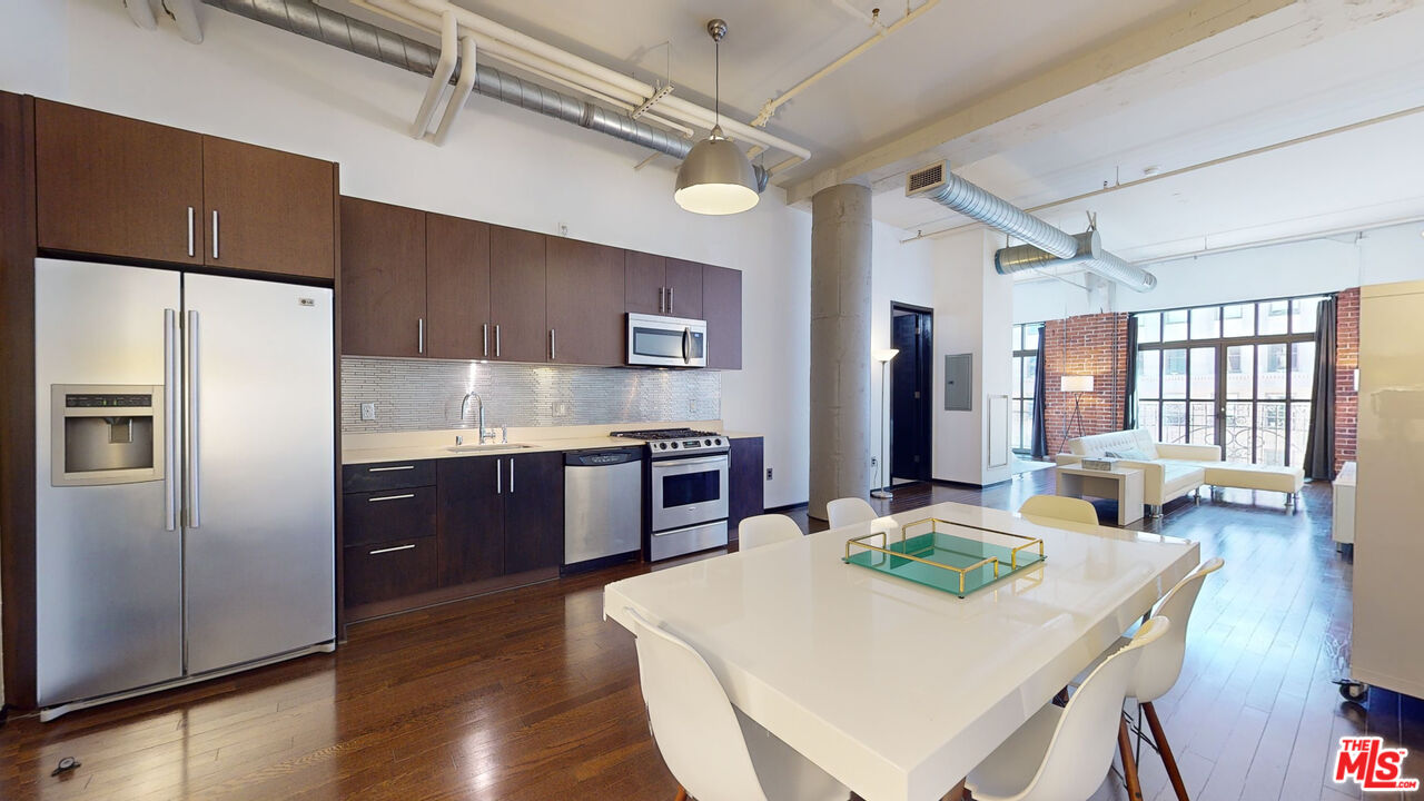 1645 Vine Street, Unit 905 Los Angeles, CA 90028 - Photo 2 of 25