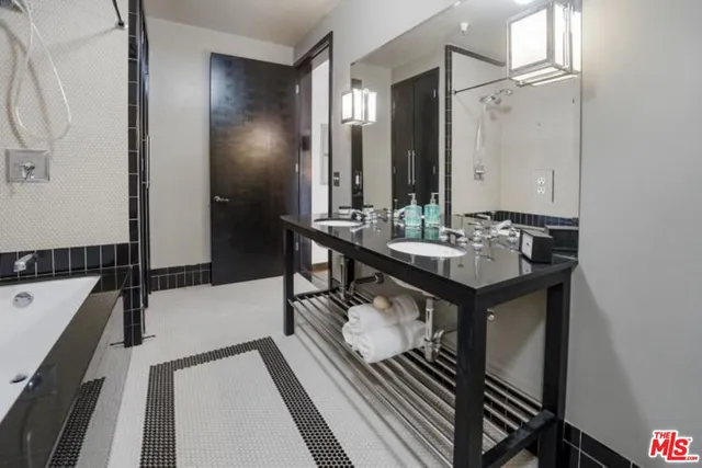 $4,750 | 1645 Vine Street, Unit 905, Los Angeles, CA 90028