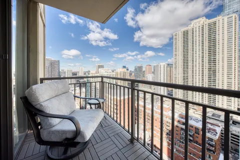 $699,000 | 630 North State Street, Unit 2601, Chicago, IL 60654
