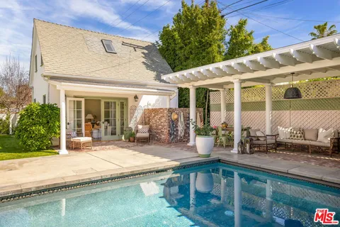 a house view with a outdoor space