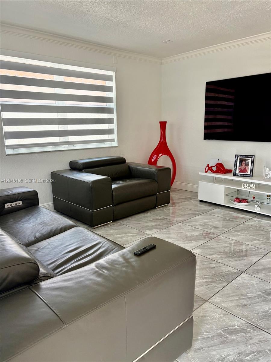 734 East 39th Street Hialeah, FL 33013 - Photo 6 of 55