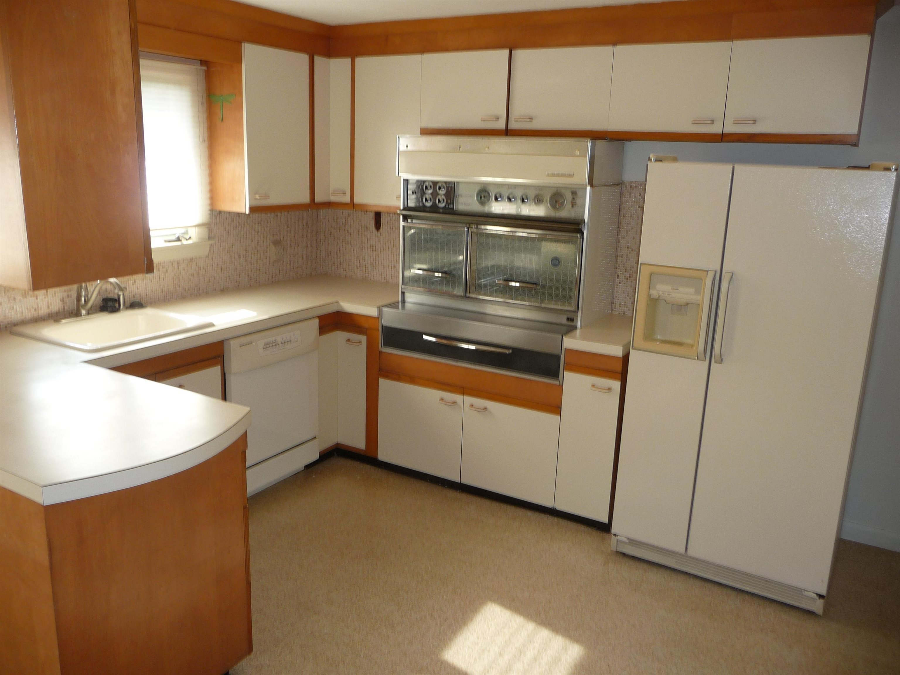 763 Coolidge Avenue Manchester, NH 03102 - Photo 11 of 27 Gallery Image 11