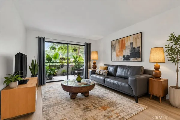 $428,000 | 4260 Vía Arbolada, Unit 206, Los Angeles, CA 90042