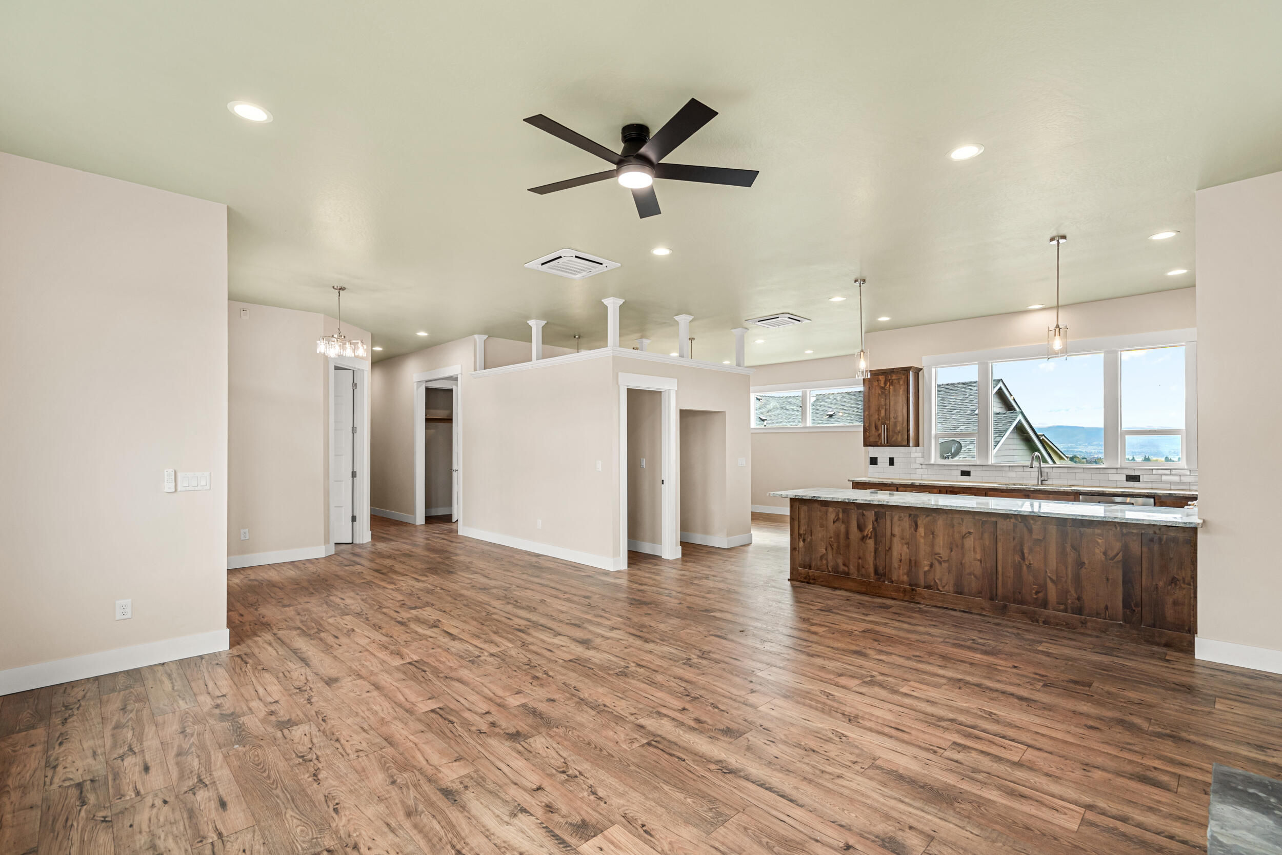 4260 Falcon Ridge Terrace Medford, OR 97504 - Photo 5 of 46