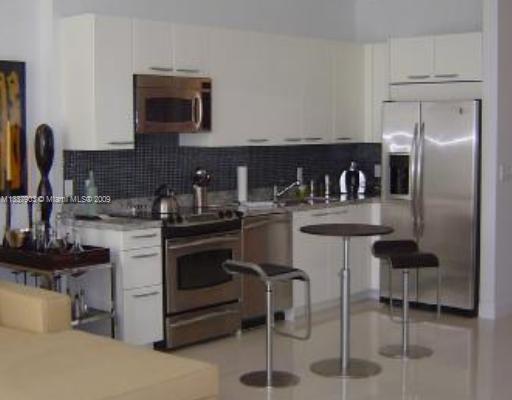 2001 Meridian Avenue, Unit 506 Miami Beach, FL 33139 - Photo 2 of 10