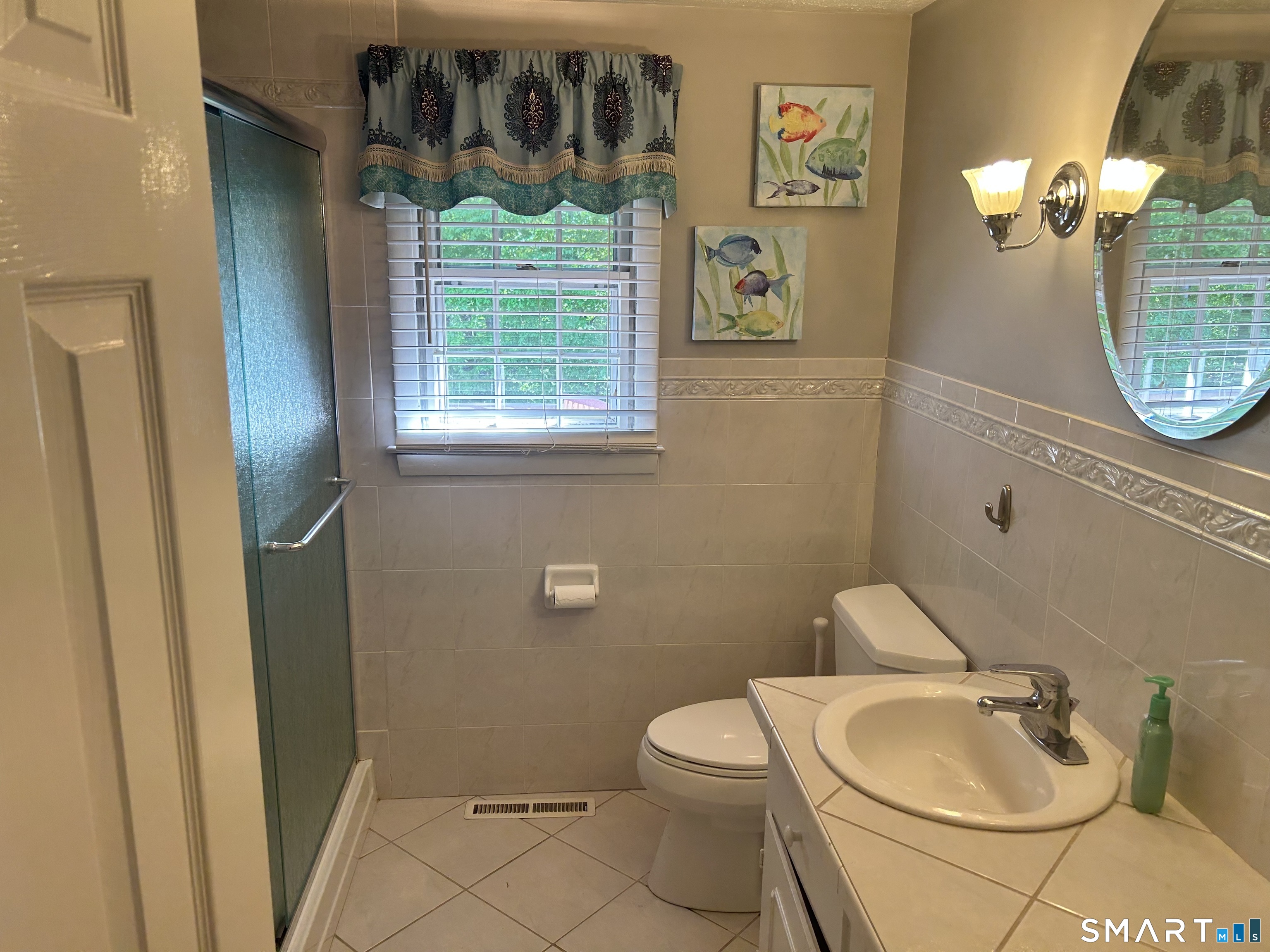 21 Parklawn Circle Waterbury, CT 06708 - Photo 8 of 13