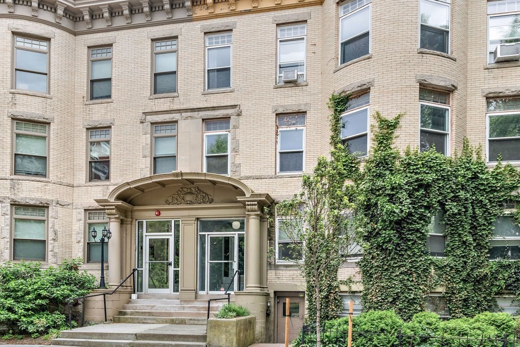 36 Winchester Street, Unit 3 Brookline, MA 02446 - Photo 9 of 9