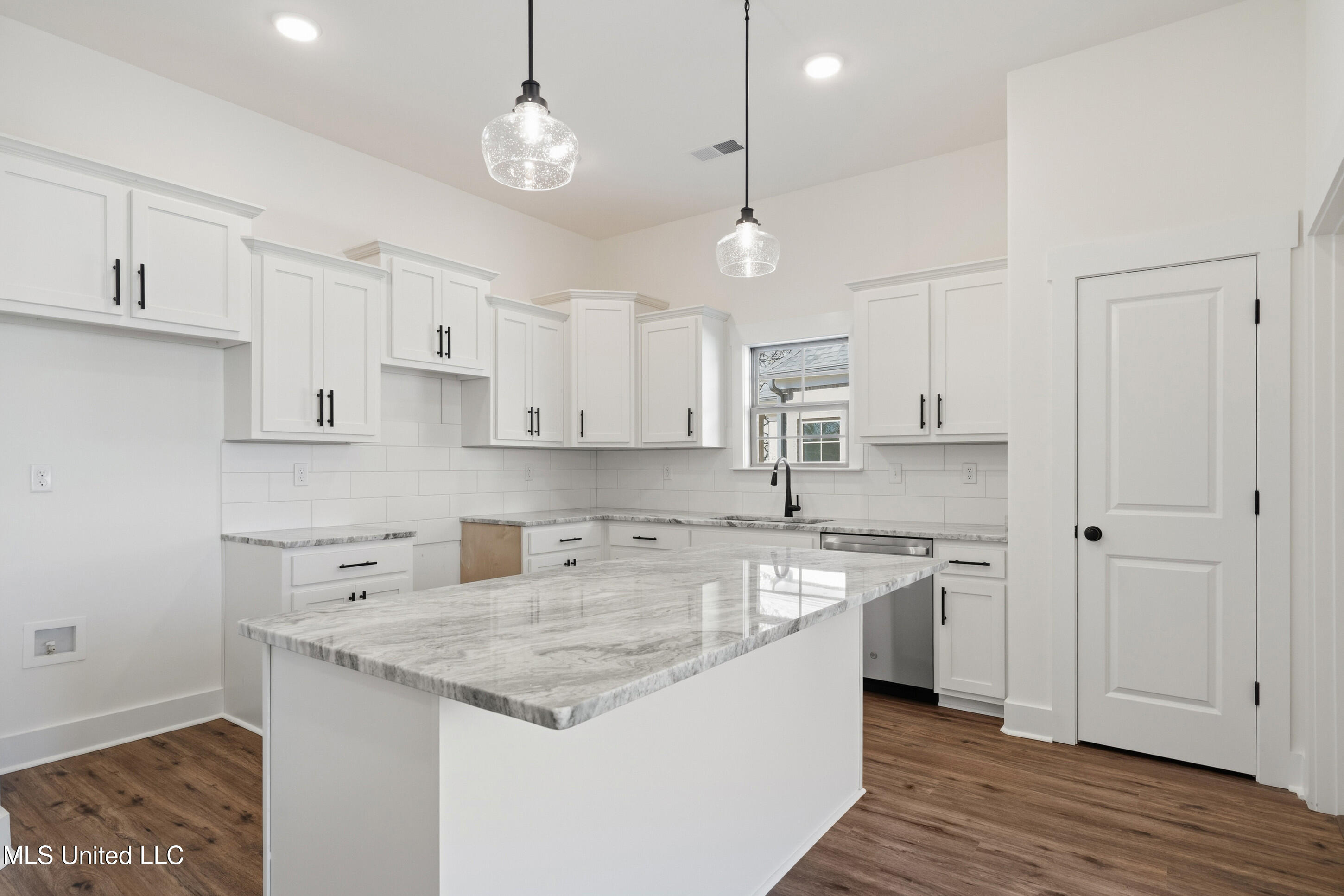 3711 Roland Drive Southaven, MS 38672 - Photo 2 of 28 10__dsc6001_print