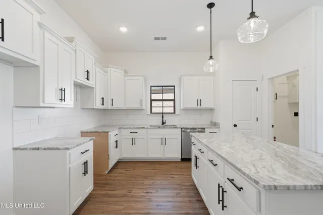 $399,900 | 3711 Roland Drive, Southaven, MS 38672