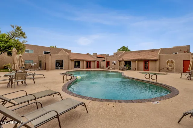 $215,000 | 5525 East Thomas Road, Unit M9, Phoenix, AZ 85018