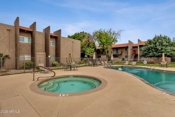 $215,000 | 5525 East Thomas Road, Unit M9, Phoenix, AZ 85018
