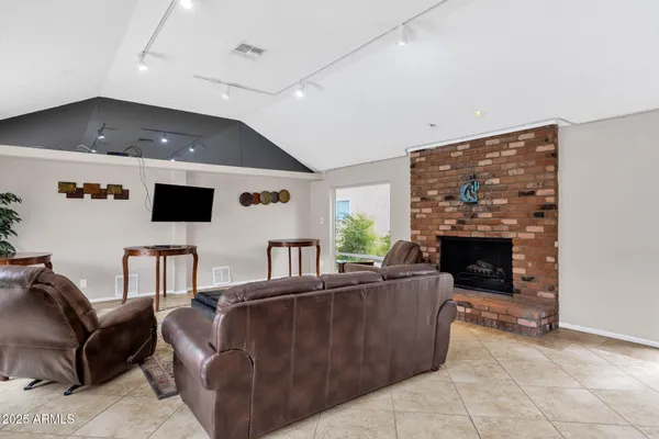 $215,000 | 5525 East Thomas Road, Unit M9, Phoenix, AZ 85018