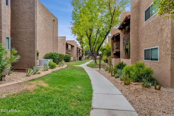 $215,000 | 5525 East Thomas Road, Unit M9, Phoenix, AZ 85018