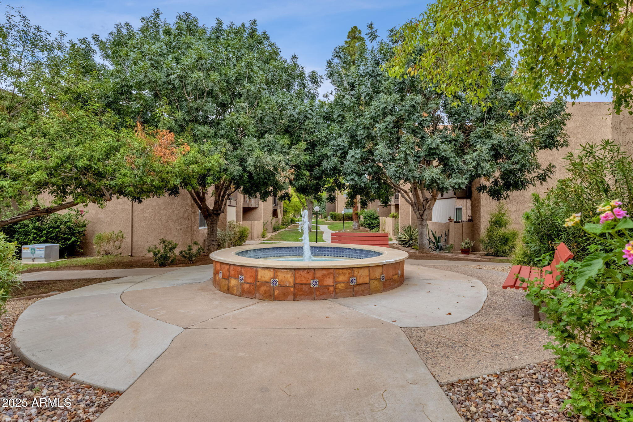 5525 East Thomas Road, Unit M9 Phoenix, AZ 85018 - Photo 29 of 31 31-web-or-mls-5525-e-thomas-rd-m9