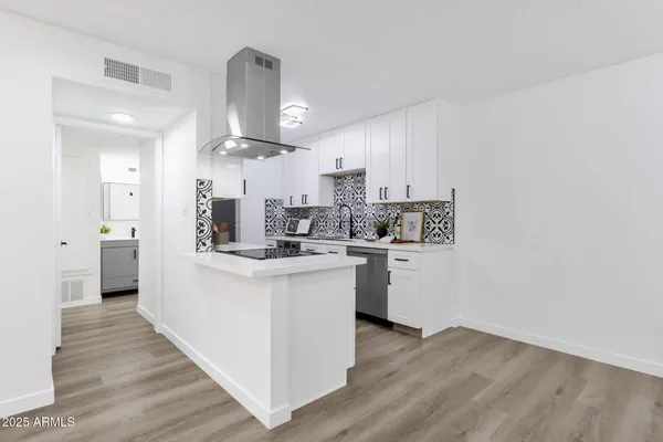 $215,000 | 5525 East Thomas Road, Unit M9, Phoenix, AZ 85018