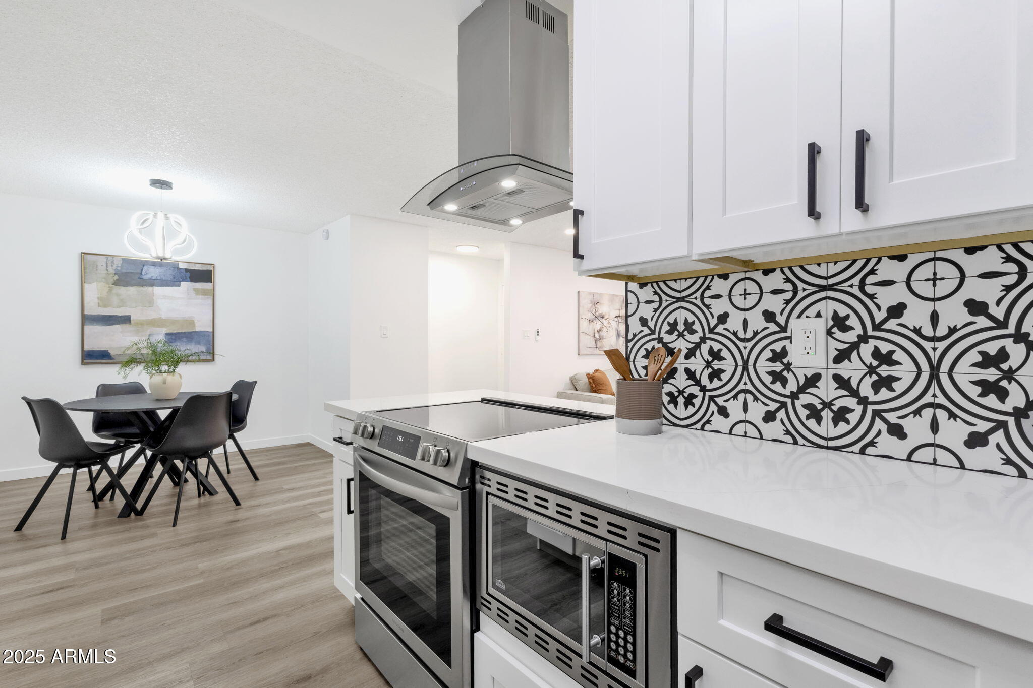 5525 East Thomas Road, Unit M9 Phoenix, AZ 85018 - Photo 8 of 31 16-web-or-mls-5525-e-thomas-rd-m9