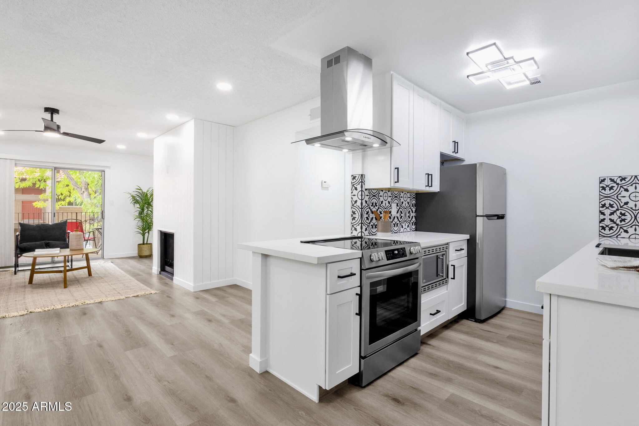 5525 East Thomas Road, Unit M9 Phoenix, AZ 85018 - Photo 9 of 31 13-web-or-mls-5525-e-thomas-rd-m9