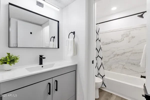 $215,000 | 5525 East Thomas Road, Unit M9, Phoenix, AZ 85018