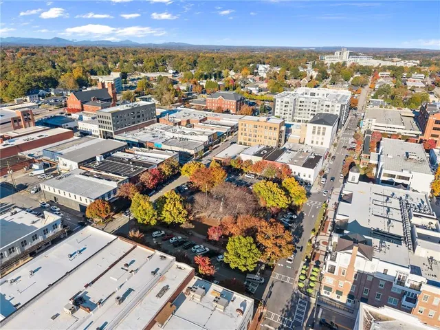 $299,000 | 518 Nightfire Court Southwest, Gainesville, GA 30501