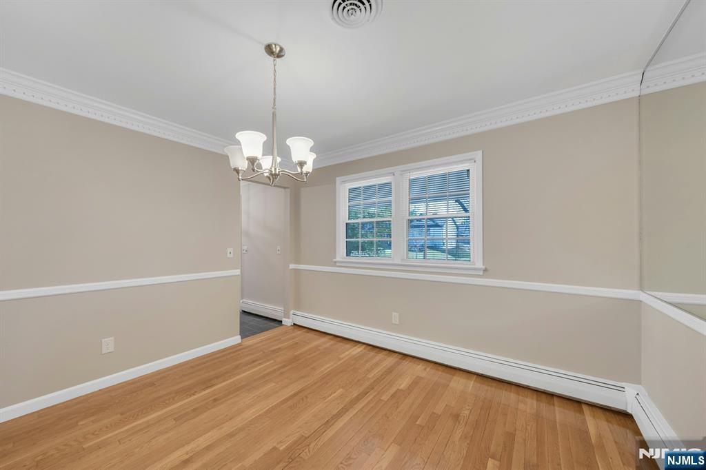 366 Valley View Avenue Paramus, NJ 07652 - Photo 13 of 49