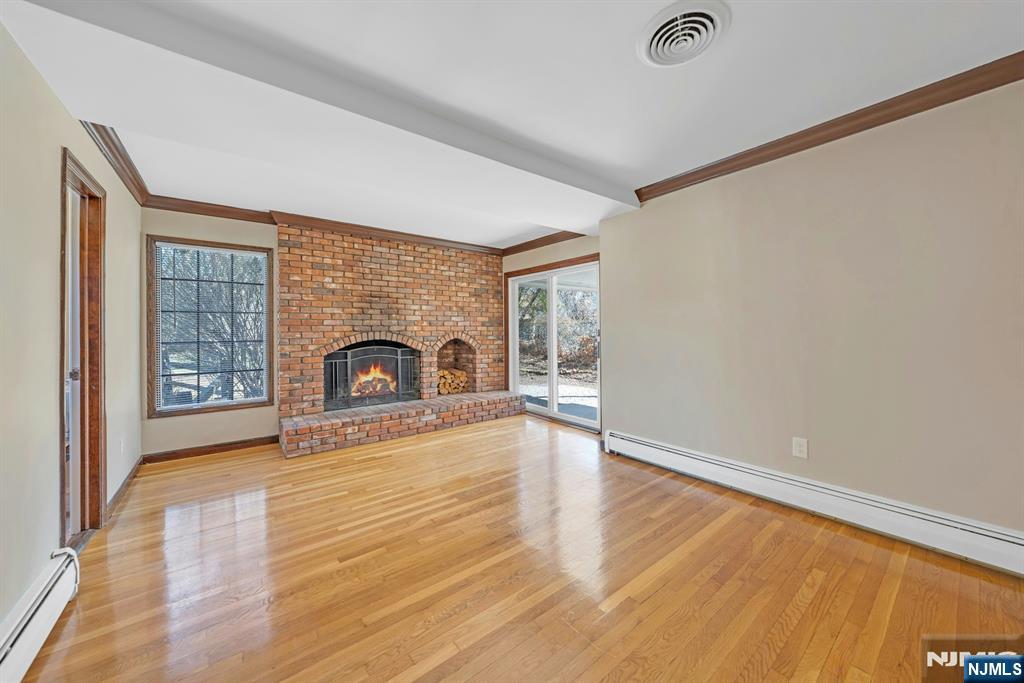 366 Valley View Avenue Paramus, NJ 07652 - Photo 14 of 49