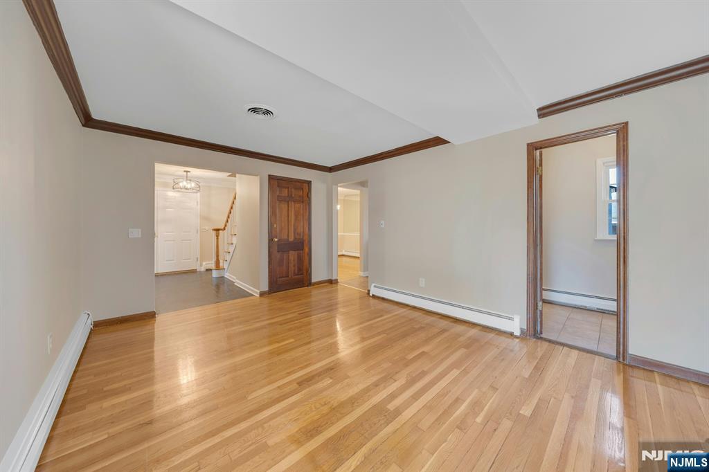 366 Valley View Avenue Paramus, NJ 07652 - Photo 15 of 49