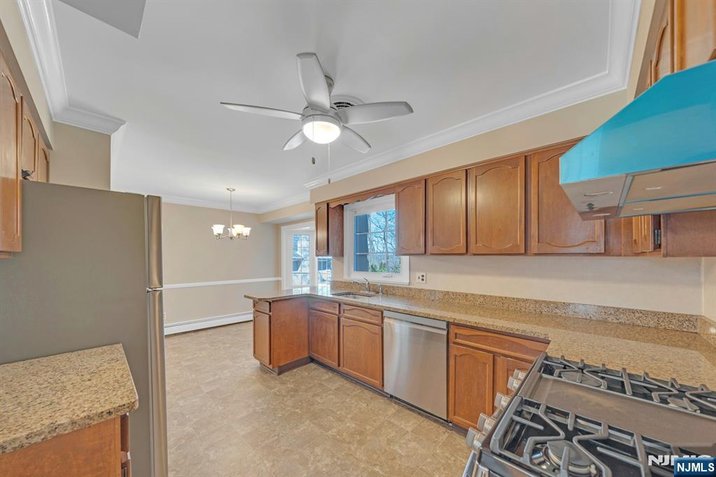 366 Valley View Avenue Paramus, NJ 07652 - Photo 17 of 49