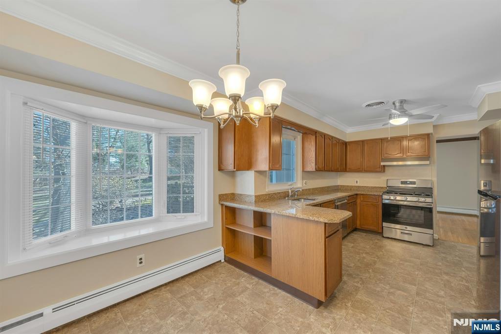 366 Valley View Avenue Paramus, NJ 07652 - Photo 19 of 49