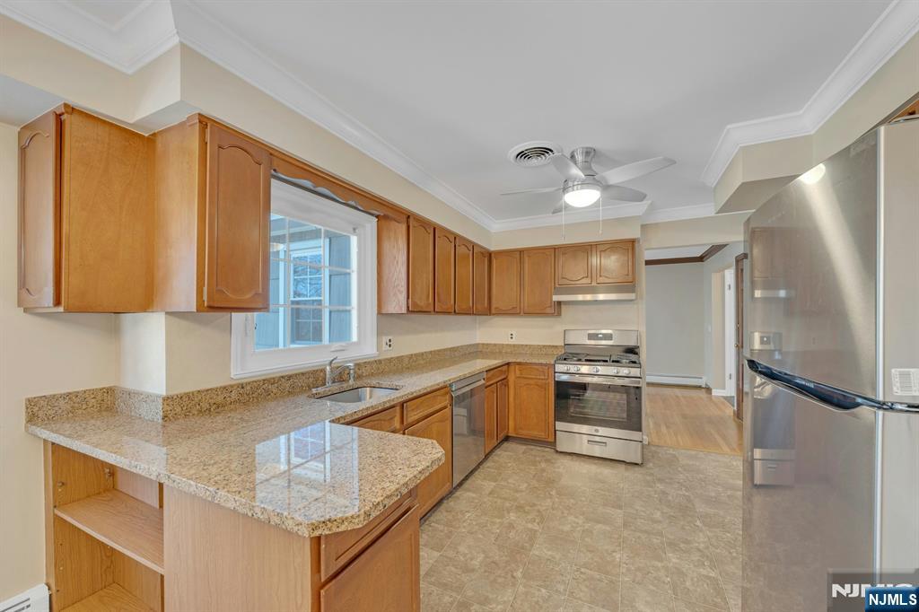 366 Valley View Avenue Paramus, NJ 07652 - Photo 20 of 49