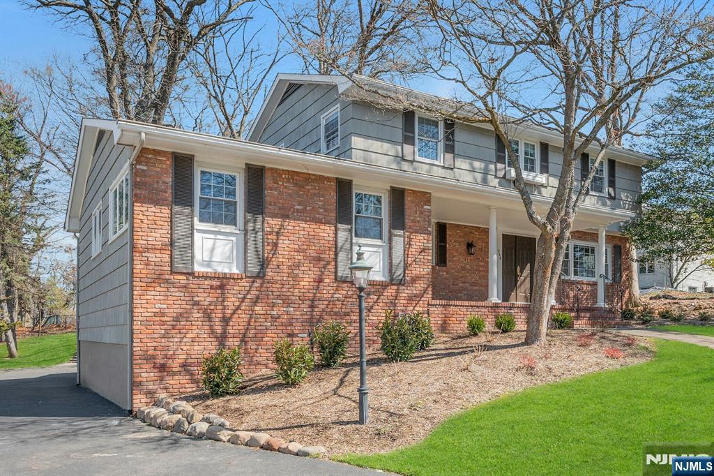 366 Valley View Avenue Paramus, NJ 07652 - Photo 2 of 49