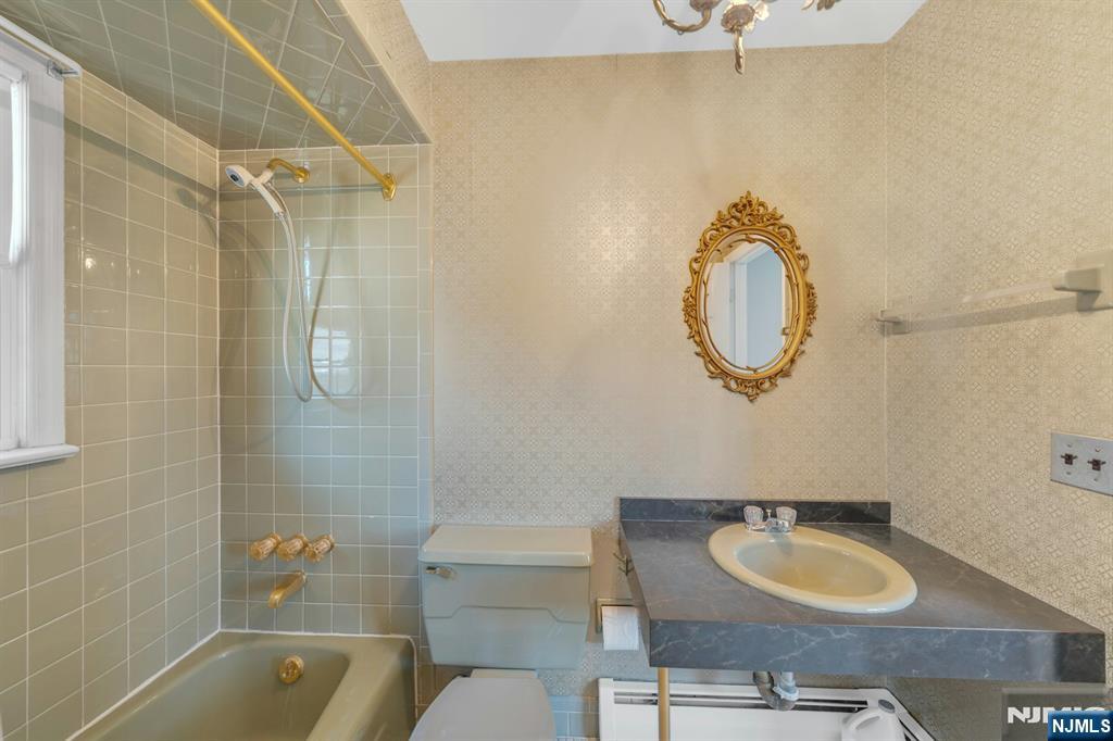 366 Valley View Avenue Paramus, NJ 07652 - Photo 26 of 49