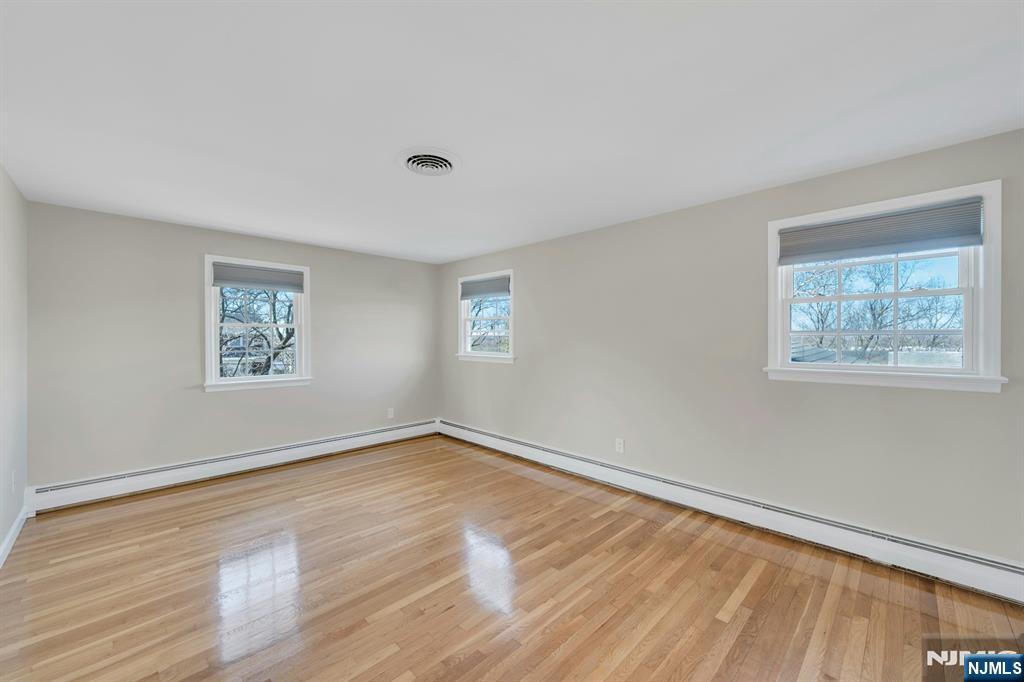 366 Valley View Avenue Paramus, NJ 07652 - Photo 28 of 49