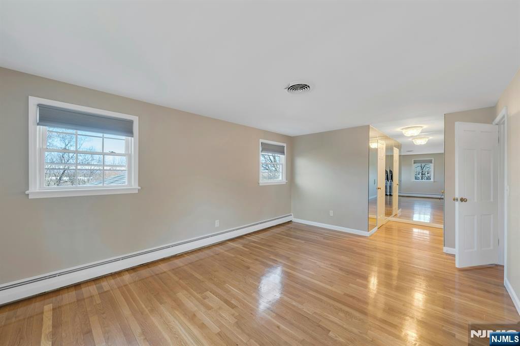 366 Valley View Avenue Paramus, NJ 07652 - Photo 29 of 49