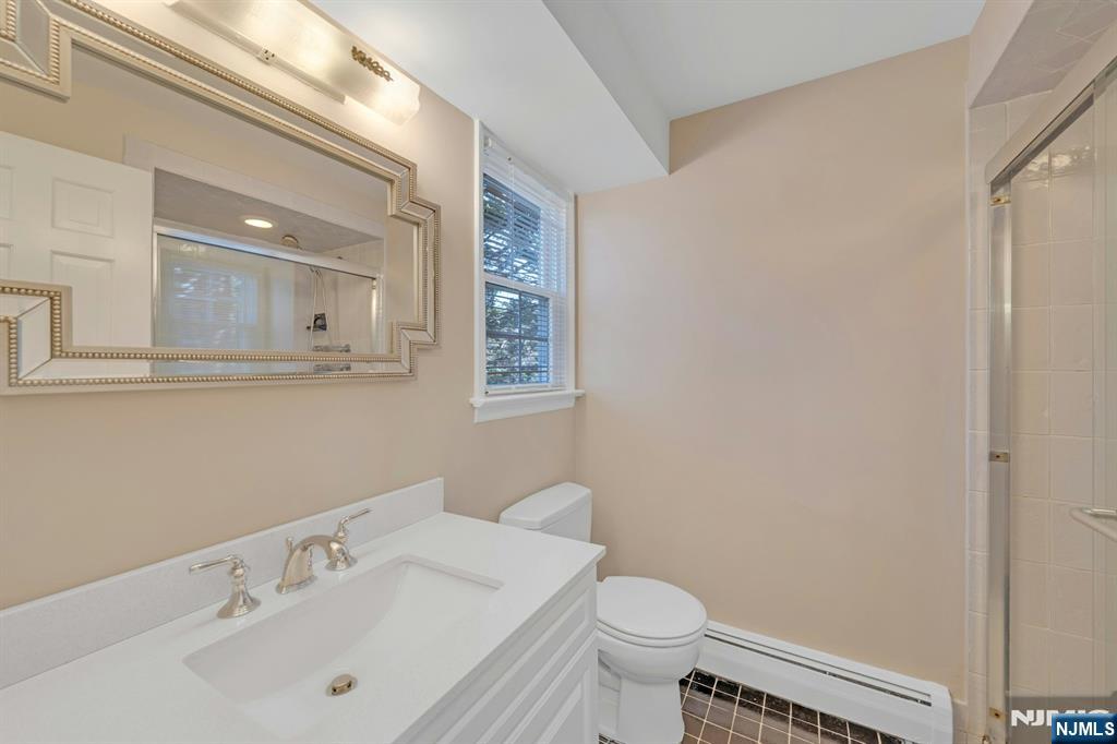 366 Valley View Avenue Paramus, NJ 07652 - Photo 30 of 49