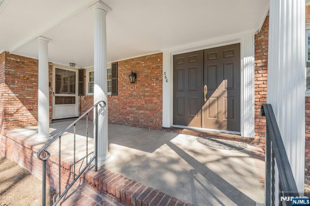 366 Valley View Avenue Paramus, NJ 07652 - Photo 3 of 49