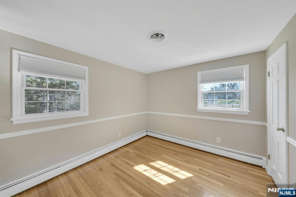 366 Valley View Avenue Paramus, NJ 07652 - Photo 32 of 49