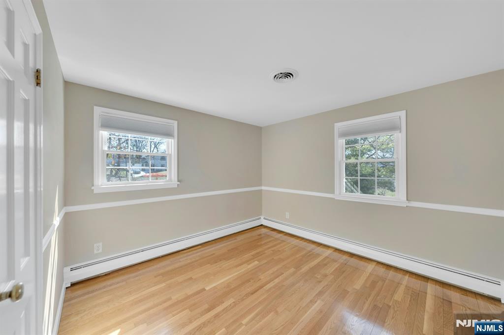 366 Valley View Avenue Paramus, NJ 07652 - Photo 33 of 49