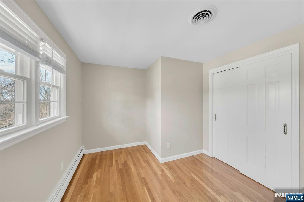 366 Valley View Avenue Paramus, NJ 07652 - Photo 34 of 49