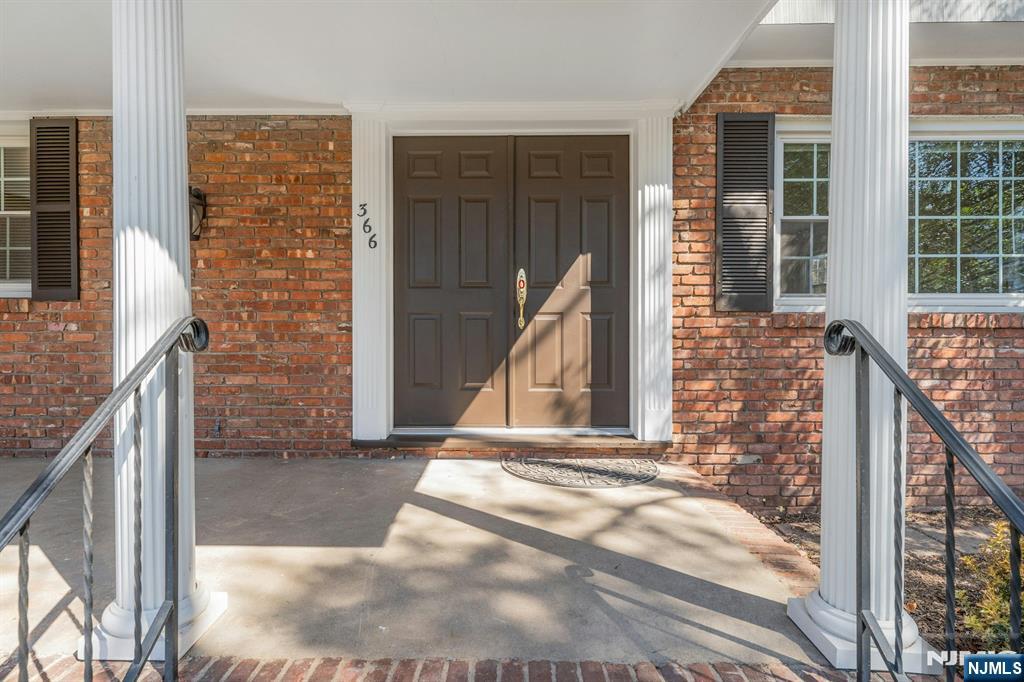 366 Valley View Avenue Paramus, NJ 07652 - Photo 4 of 49