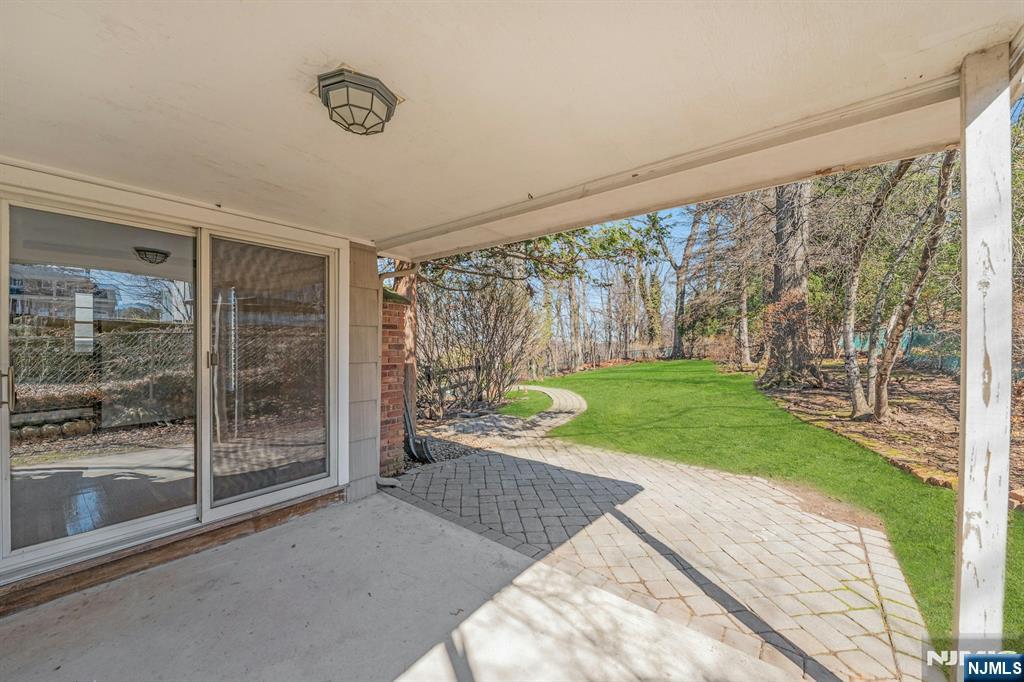 366 Valley View Avenue Paramus, NJ 07652 - Photo 44 of 49