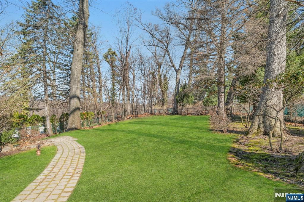 366 Valley View Avenue Paramus, NJ 07652 - Photo 45 of 49