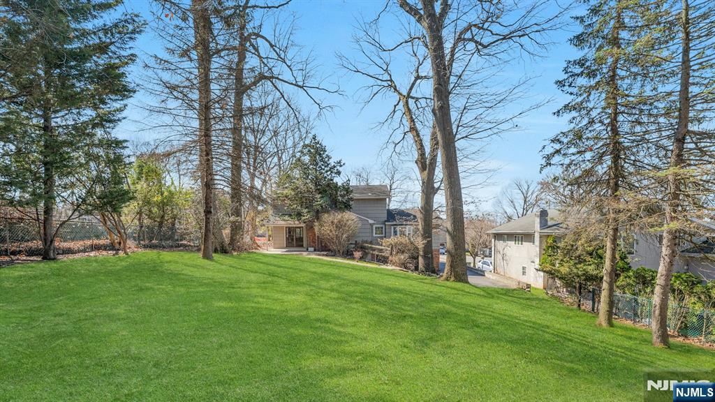 366 Valley View Avenue Paramus, NJ 07652 - Photo 46 of 49