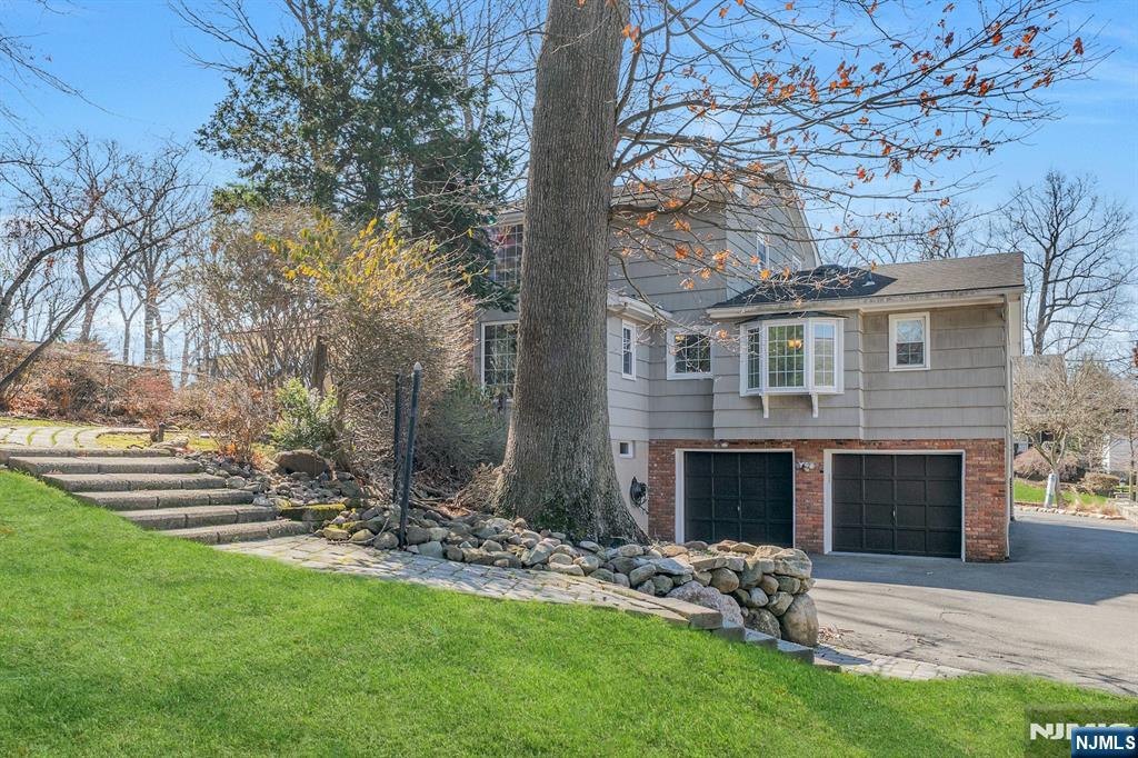 366 Valley View Avenue Paramus, NJ 07652 - Photo 48 of 49