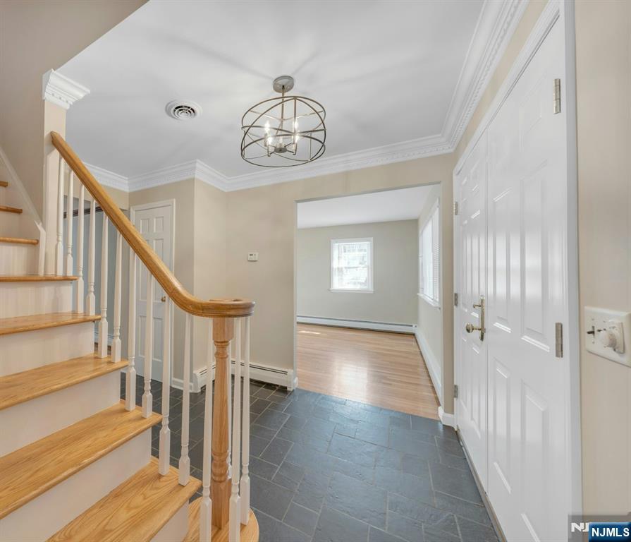 366 Valley View Avenue Paramus, NJ 07652 - Photo 6 of 49