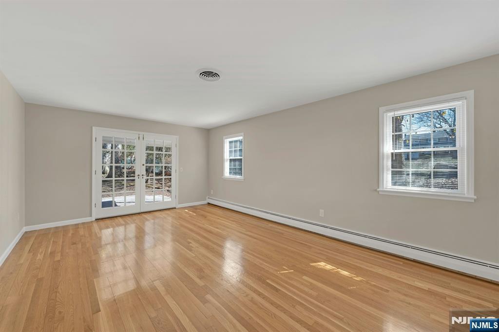 366 Valley View Avenue Paramus, NJ 07652 - Photo 7 of 49