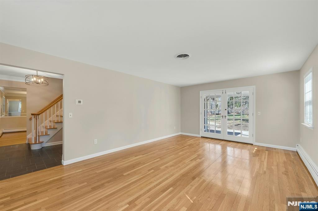 366 Valley View Avenue Paramus, NJ 07652 - Photo 8 of 49