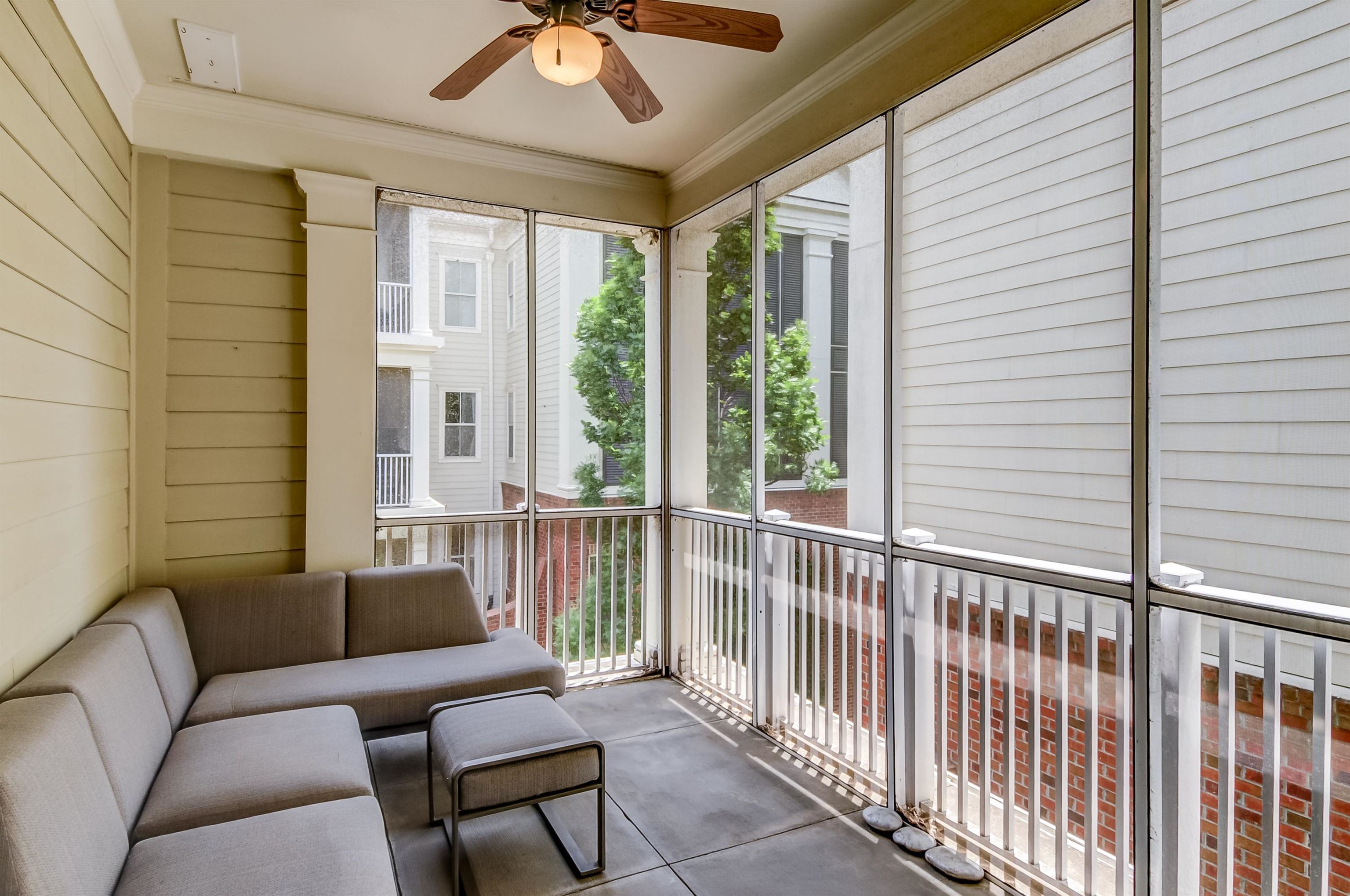 591 Lexington Road, Unit 303 Memphis, TN 38117 - Photo 31 of 34 a balcony with furniture