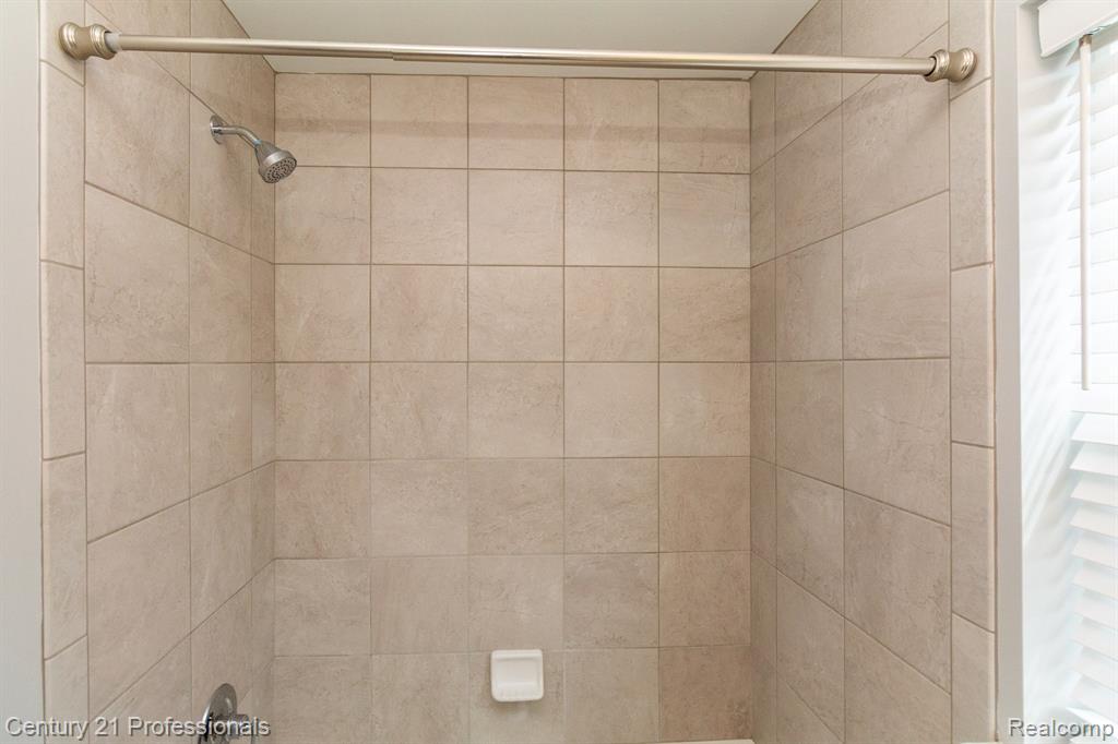 4931 Treeside Lane Troy, MI 48098 - Photo 25 of 32