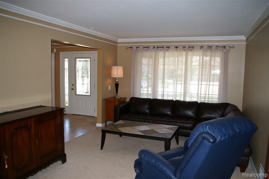 13927 Riverside Drive Livonia, MI 48154 - Photo 3 of 16 Living into Foyer
