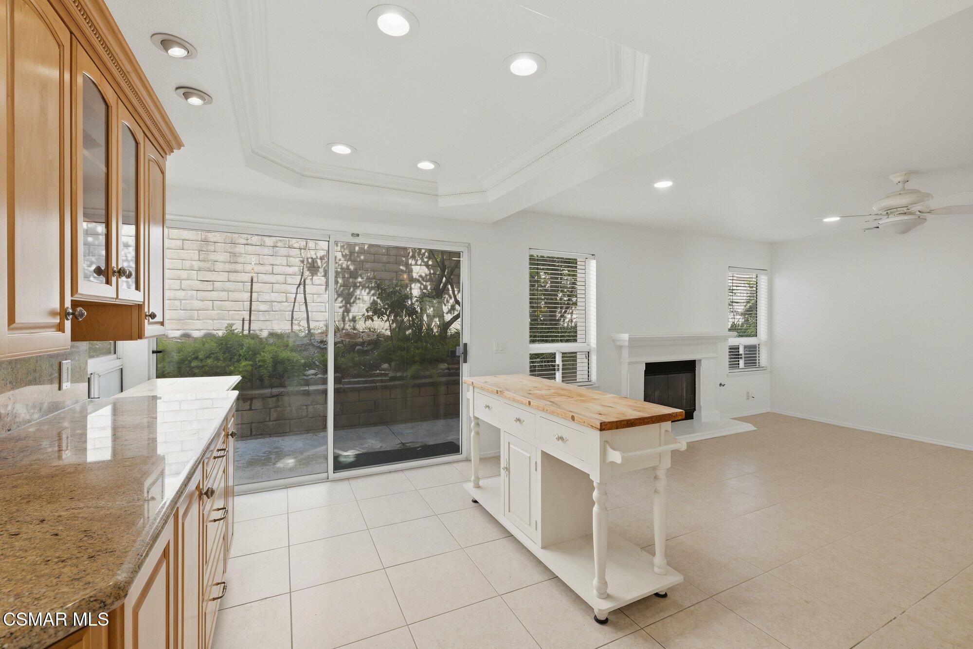 658 Elevar Court Simi Valley, CA 93065 - Photo 13 of 47 035_cjp_0981_9073